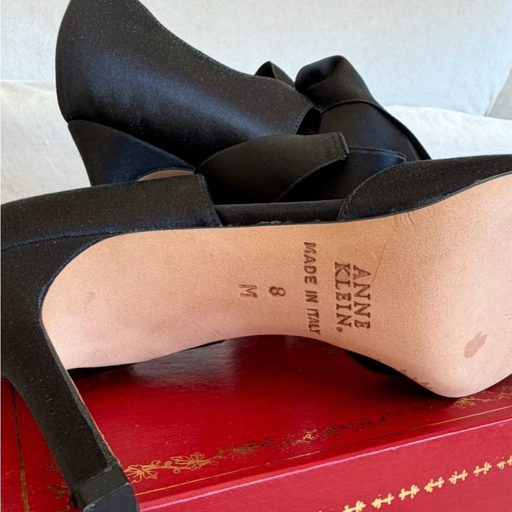 ANN KLIEN GOURGEOUS♥️ Black Satin Bow Pointed-Toe Women's Heels. Runway Model - Picture 12 of 13
